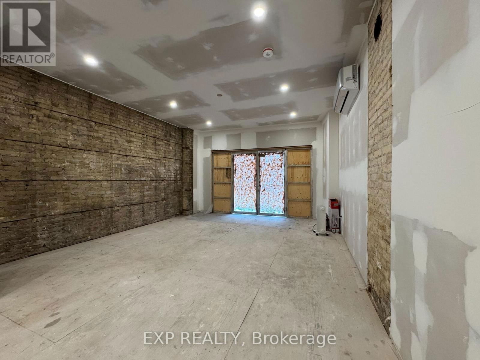 776 DUNDAS STREET Image 4