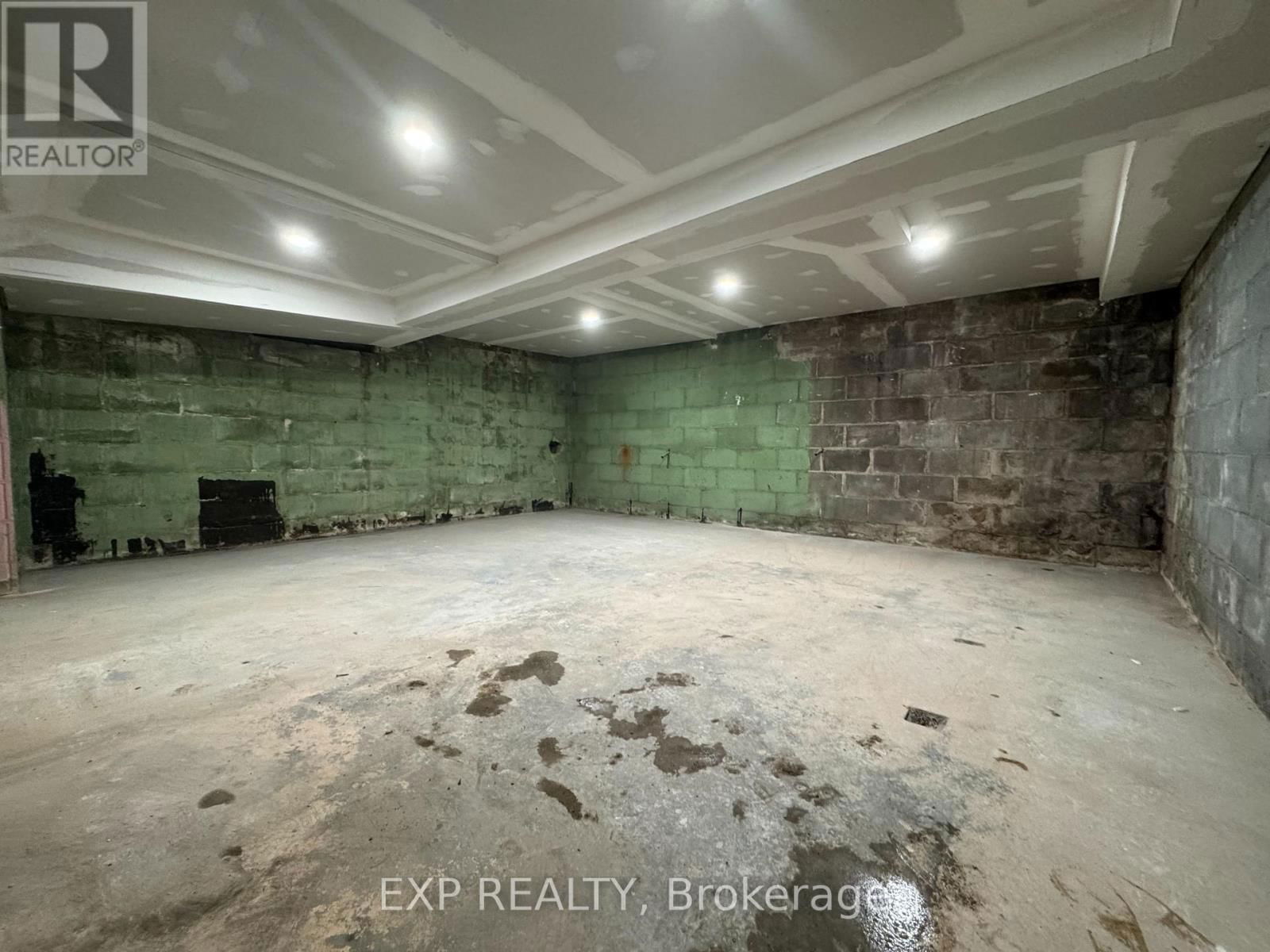 776 DUNDAS STREET Image 5