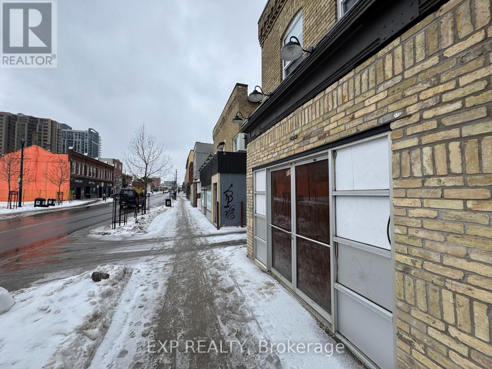 776 DUNDAS STREET Image 7