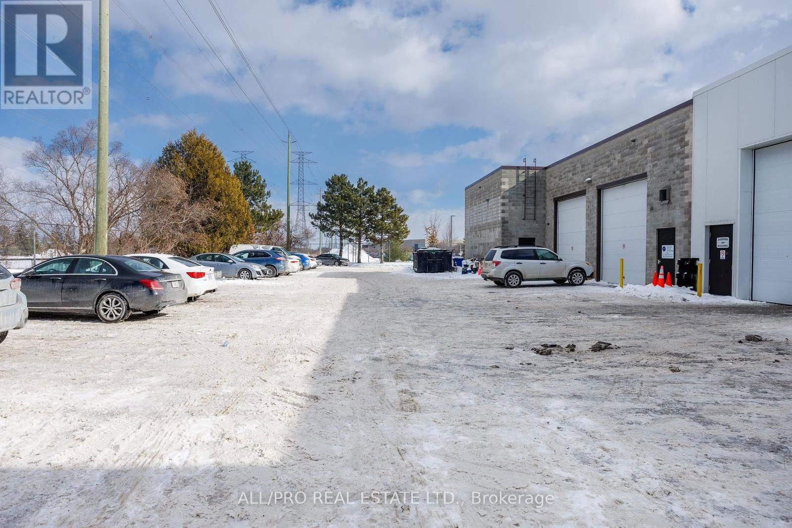 1011 THOMAS SPRATT PLACE NORTH Image 22