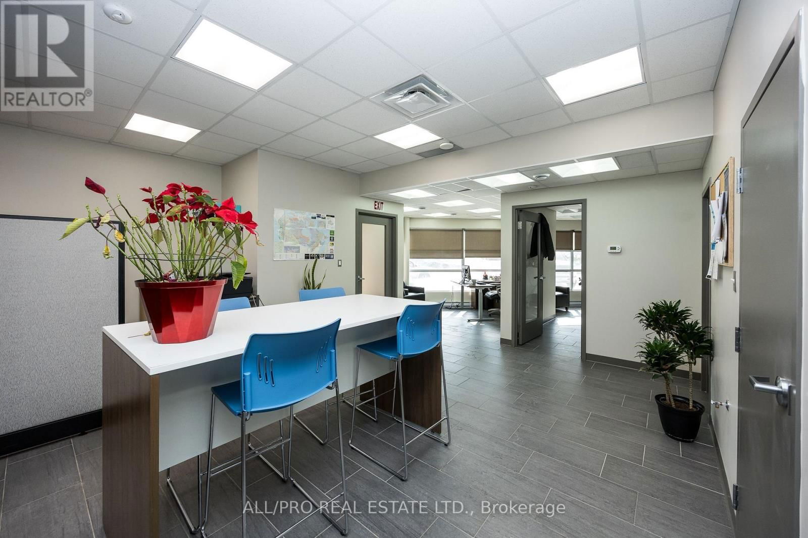 1011 THOMAS SPRATT PLACE NORTH Image 9