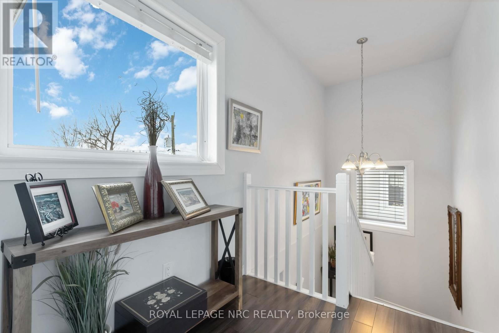 207 CAMBRIDGE ROAD EAST Image 17