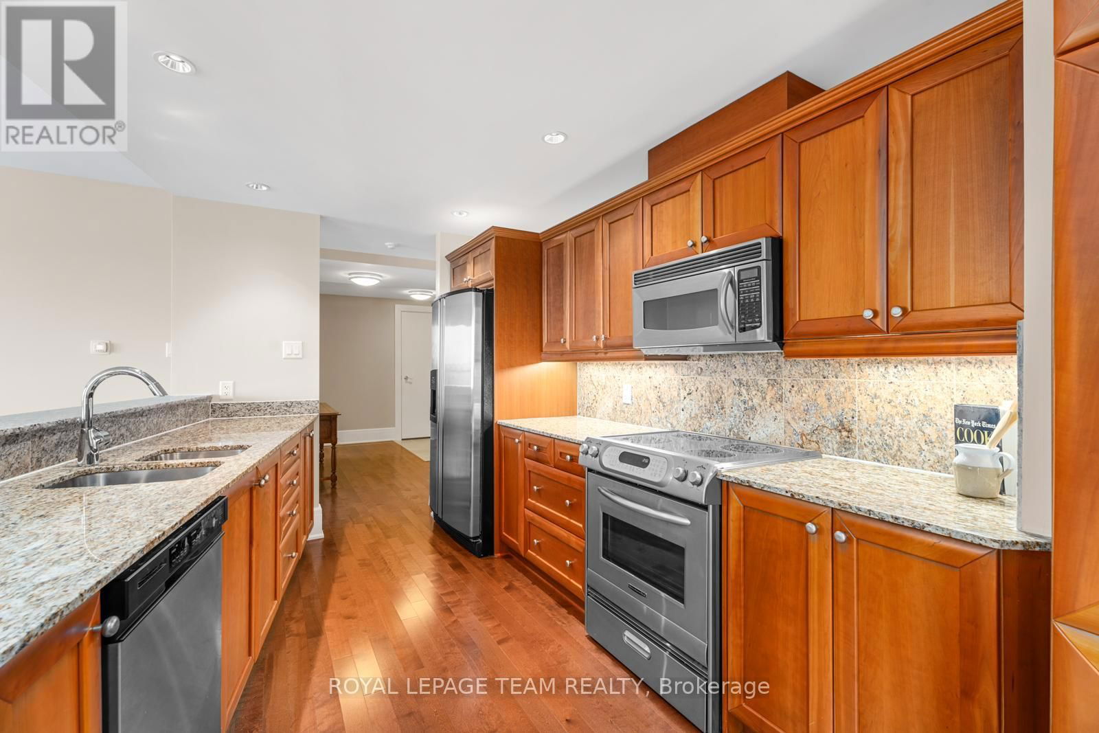 606 - 700 SUSSEX DRIVE Image 10