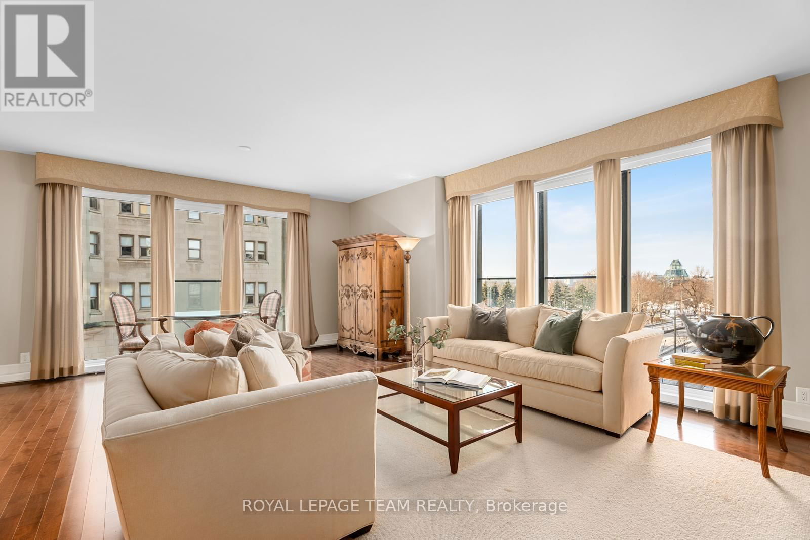 606 - 700 SUSSEX DRIVE Image 2