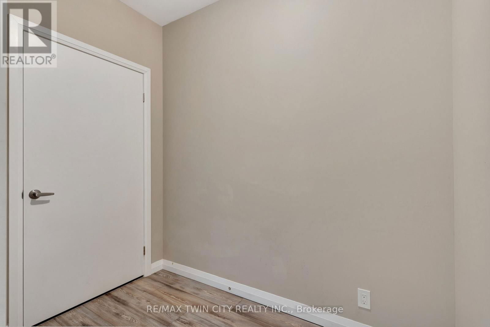 906 - 104 GARMENT STREET Image 16