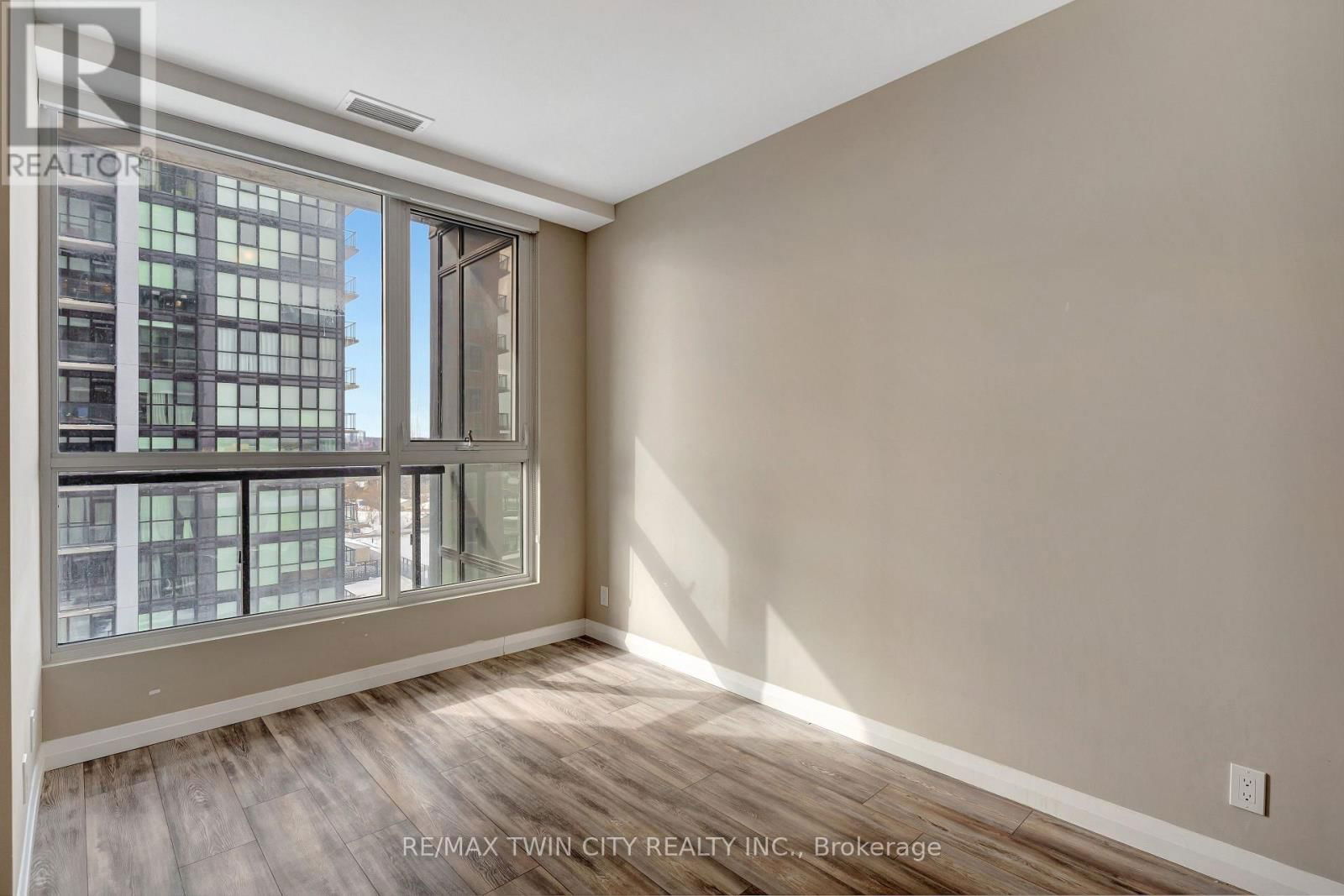 906 - 104 GARMENT STREET Image 27