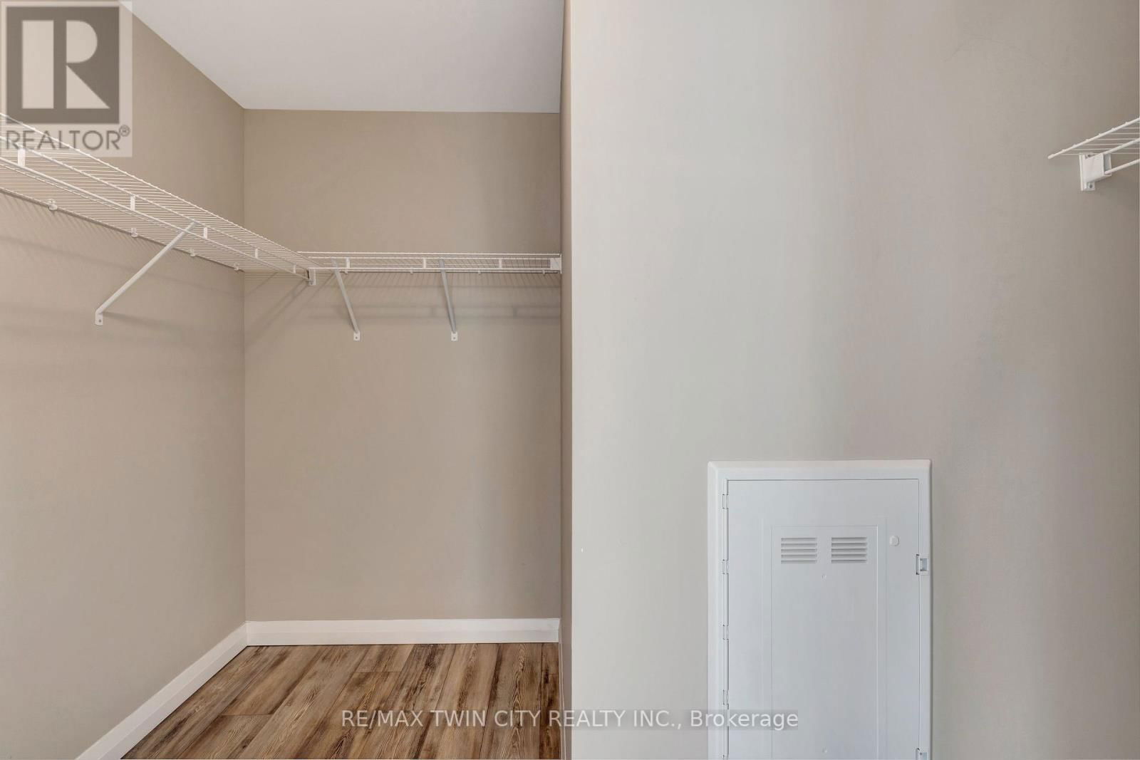 906 - 104 GARMENT STREET Image 29