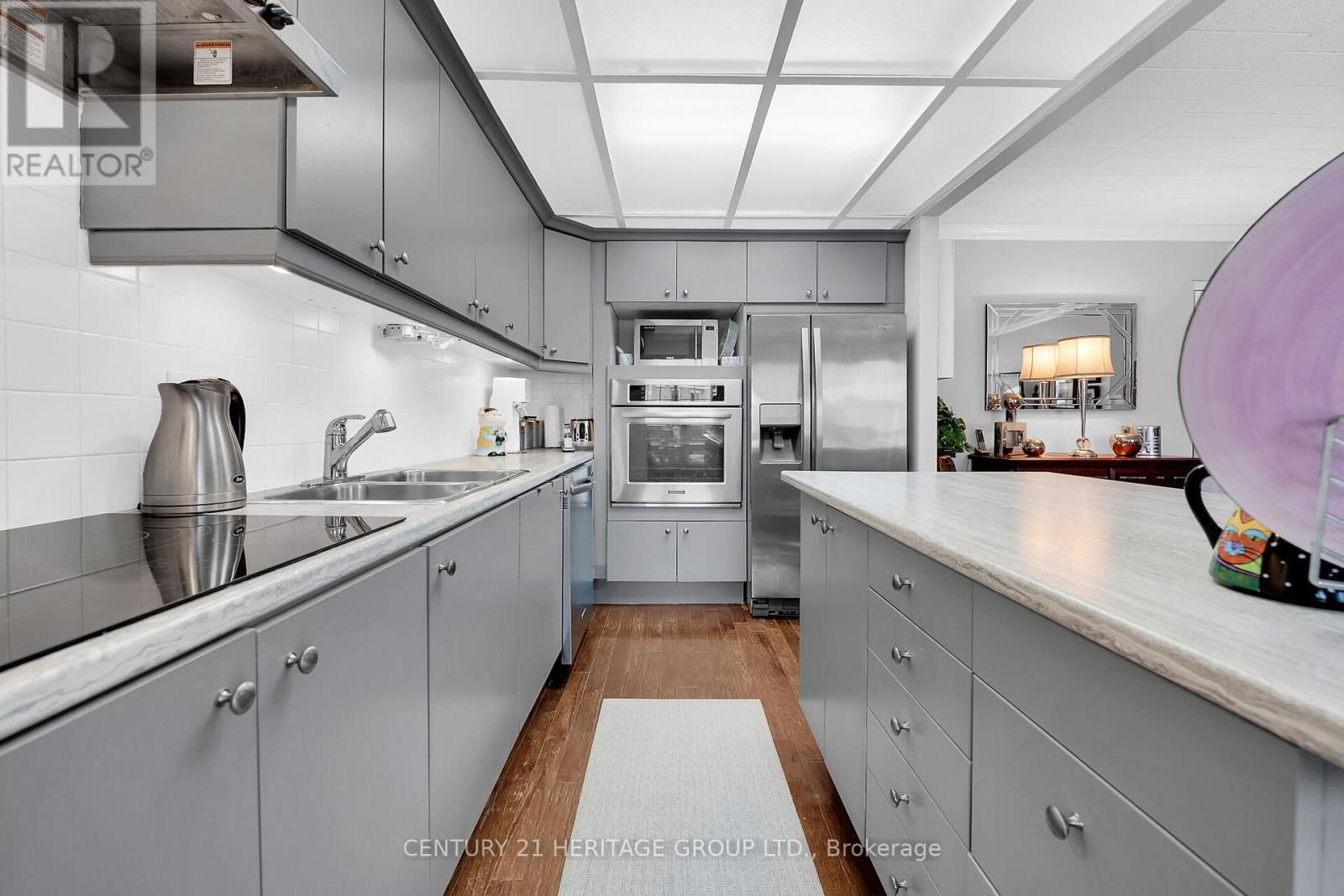 #207 - 20 JOHN STREET Image 12