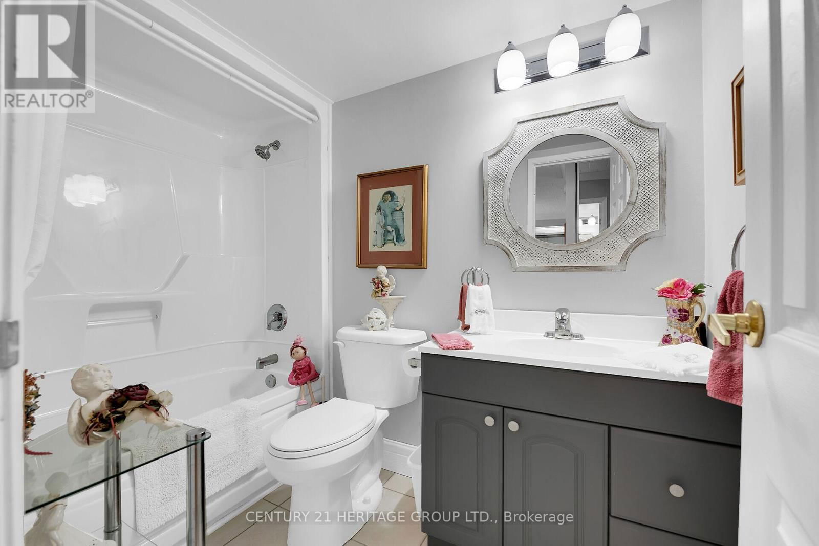 #207 - 20 JOHN STREET Image 32