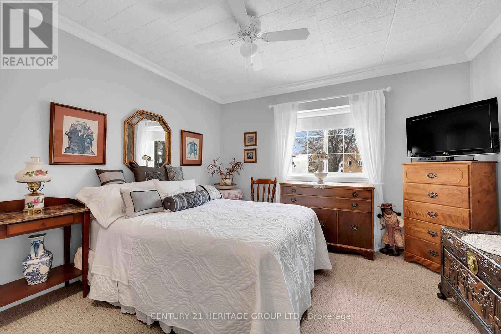 #207 - 20 JOHN STREET Image 33