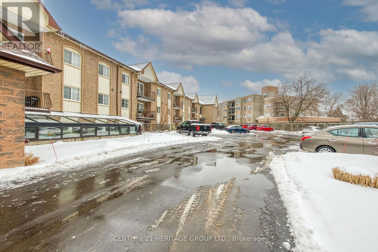 #207 - 20 JOHN STREET Image 41