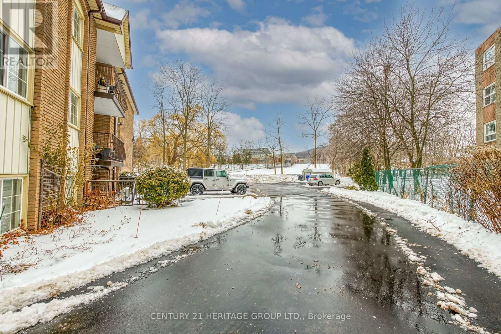#207 - 20 JOHN STREET Image 44
