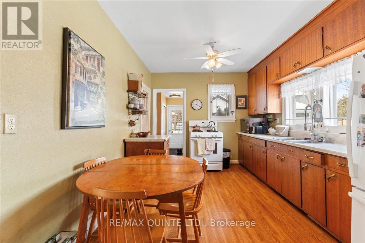 216 FOSTER AVENUE Image 16