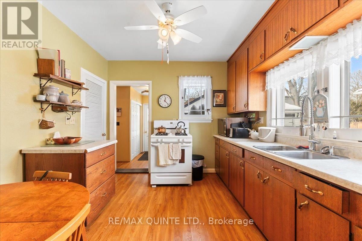 216 FOSTER AVENUE Image 19