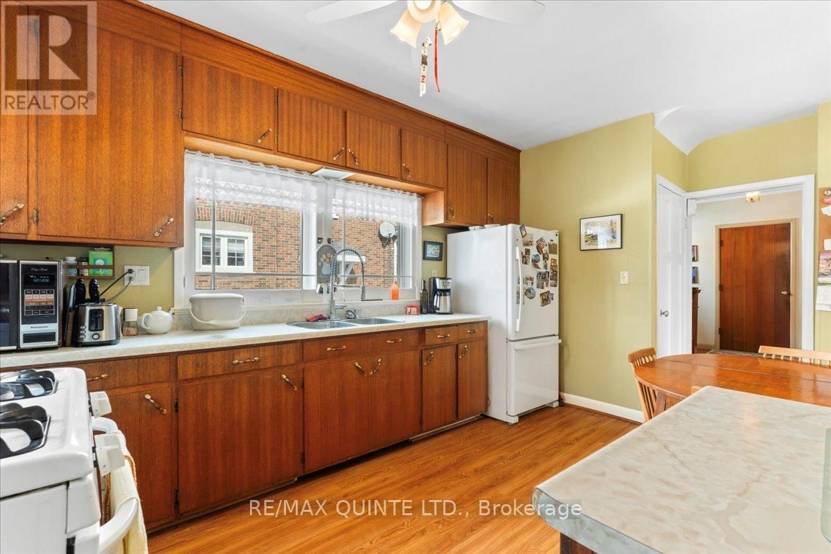 216 FOSTER AVENUE Image 20
