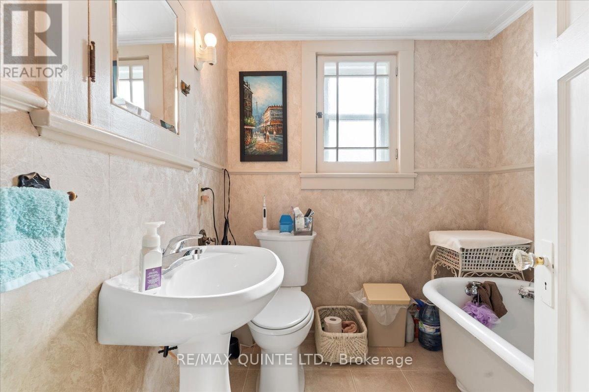 216 FOSTER AVENUE Image 26