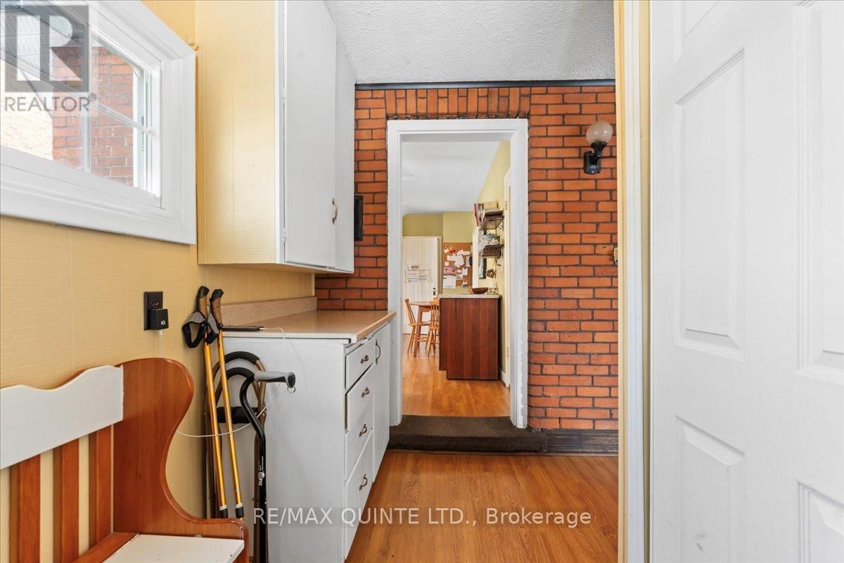 216 FOSTER AVENUE Image 32