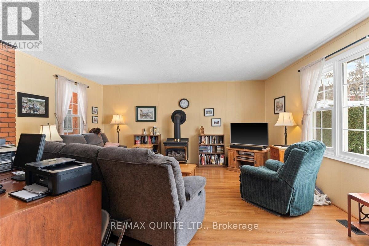 216 FOSTER AVENUE Image 33
