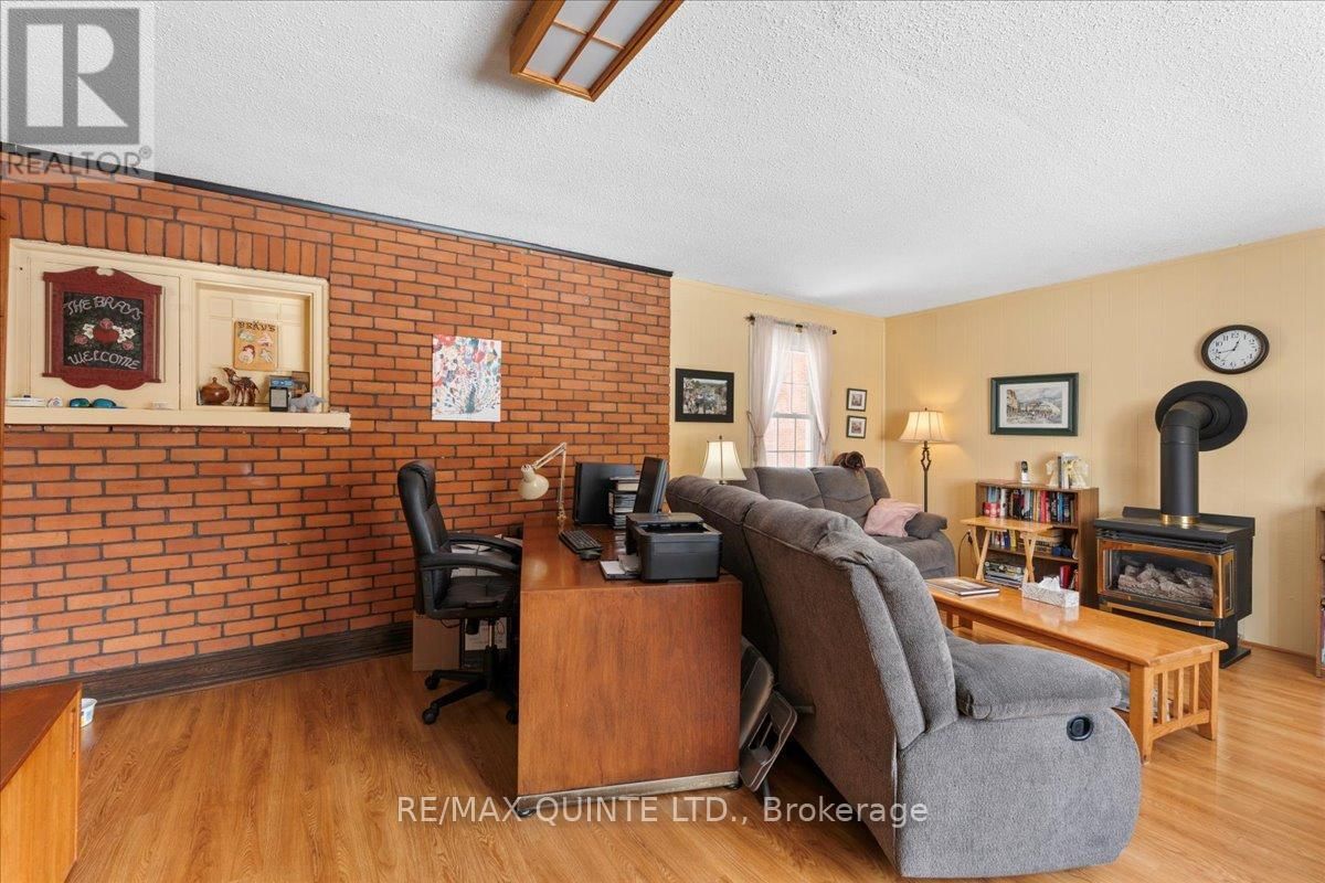 216 FOSTER AVENUE Image 34