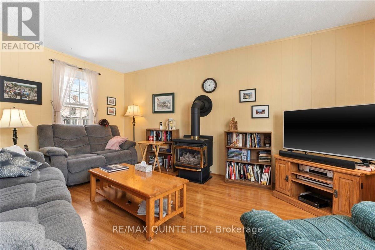 216 FOSTER AVENUE Image 35