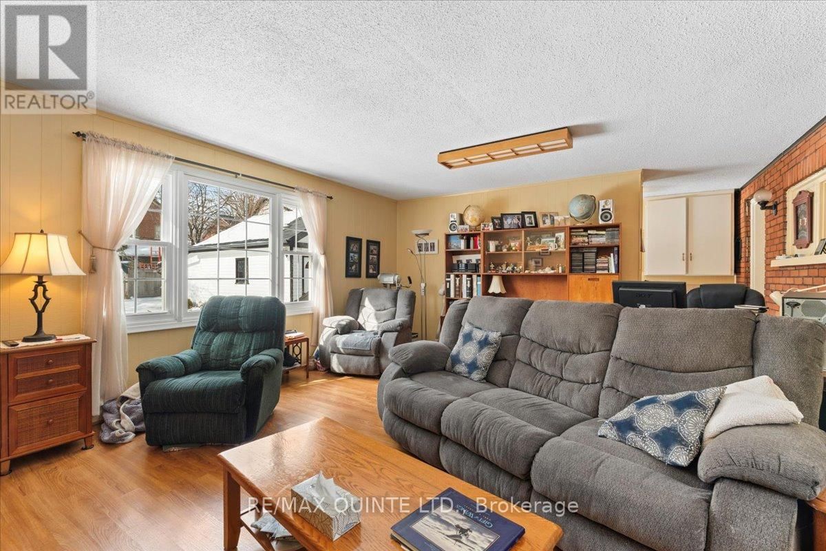 216 FOSTER AVENUE Image 36