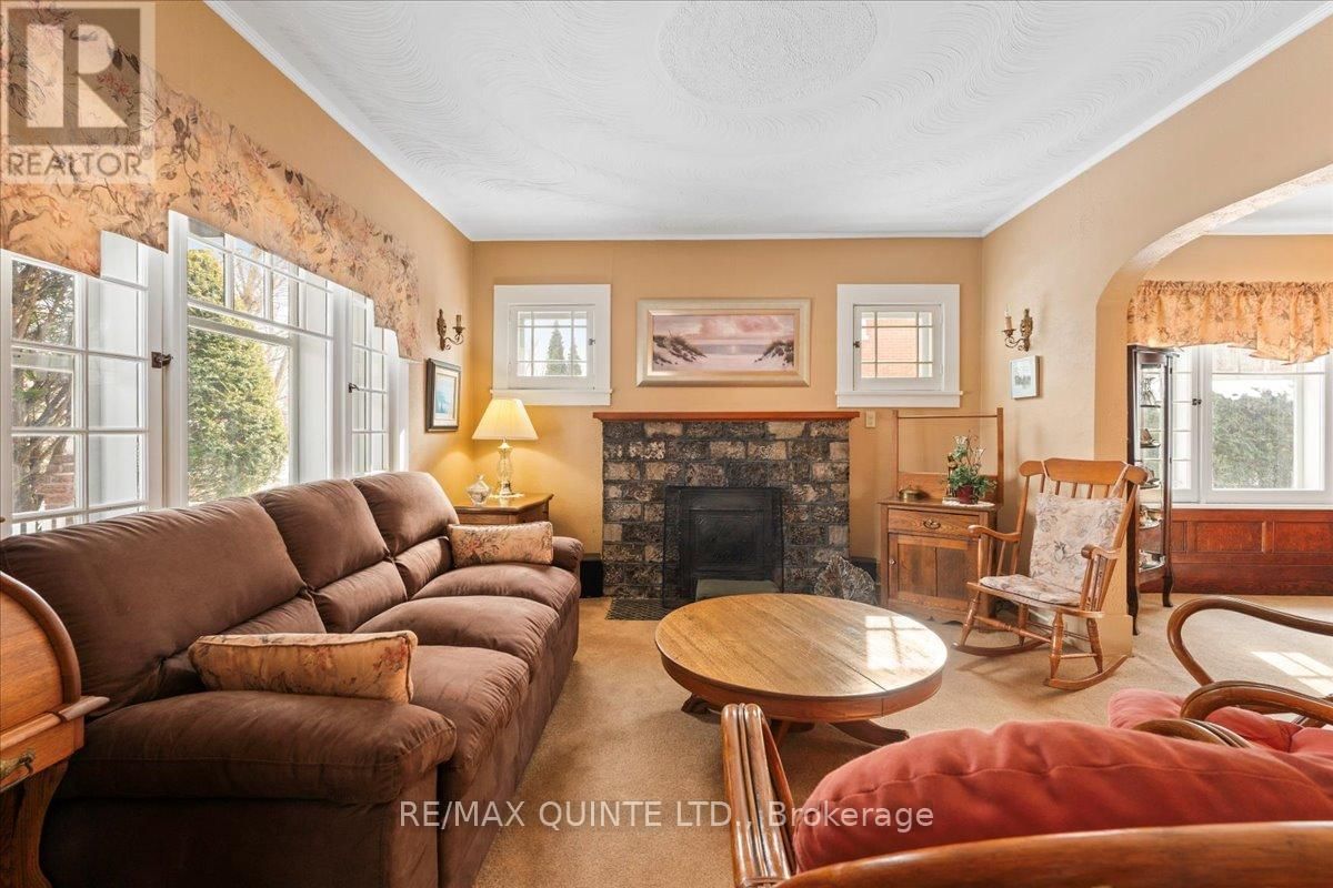 216 FOSTER AVENUE Image 8