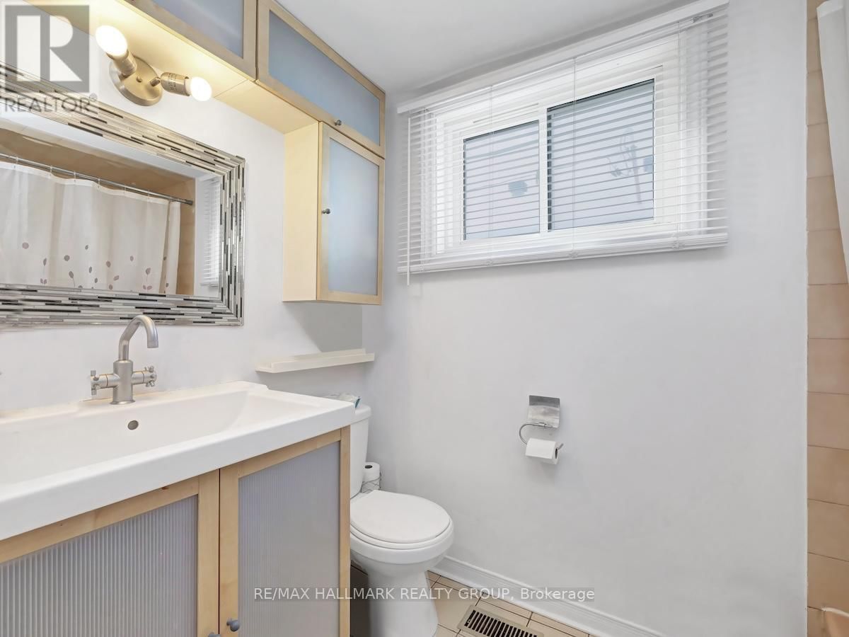 375 ST. DENIS STREET Image 11