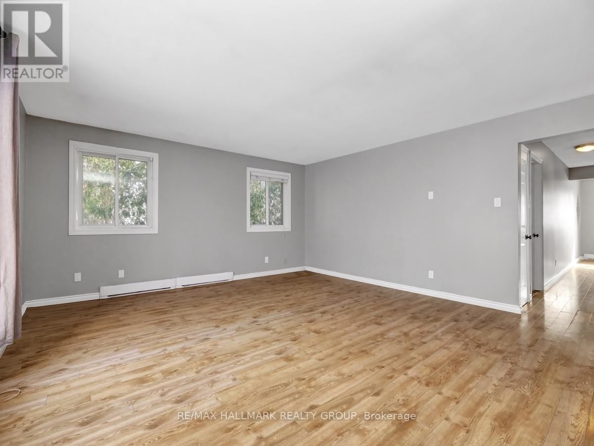 375 ST. DENIS STREET Image 16