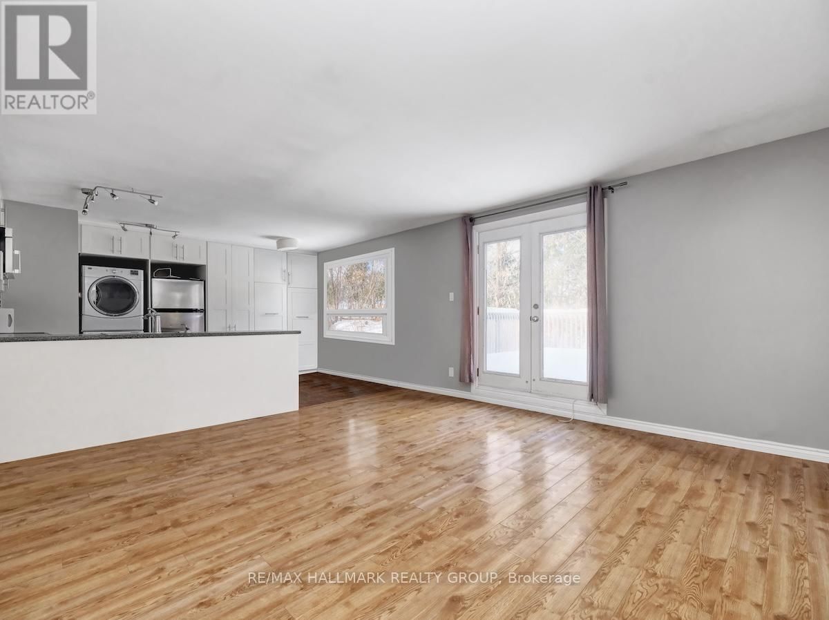 375 ST. DENIS STREET Image 17