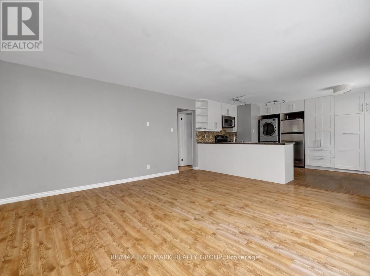 375 ST. DENIS STREET Image 18