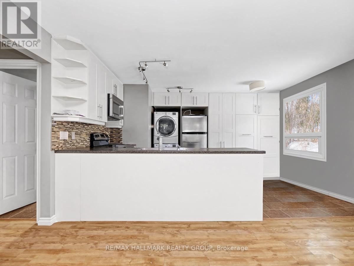 375 ST. DENIS STREET Image 19