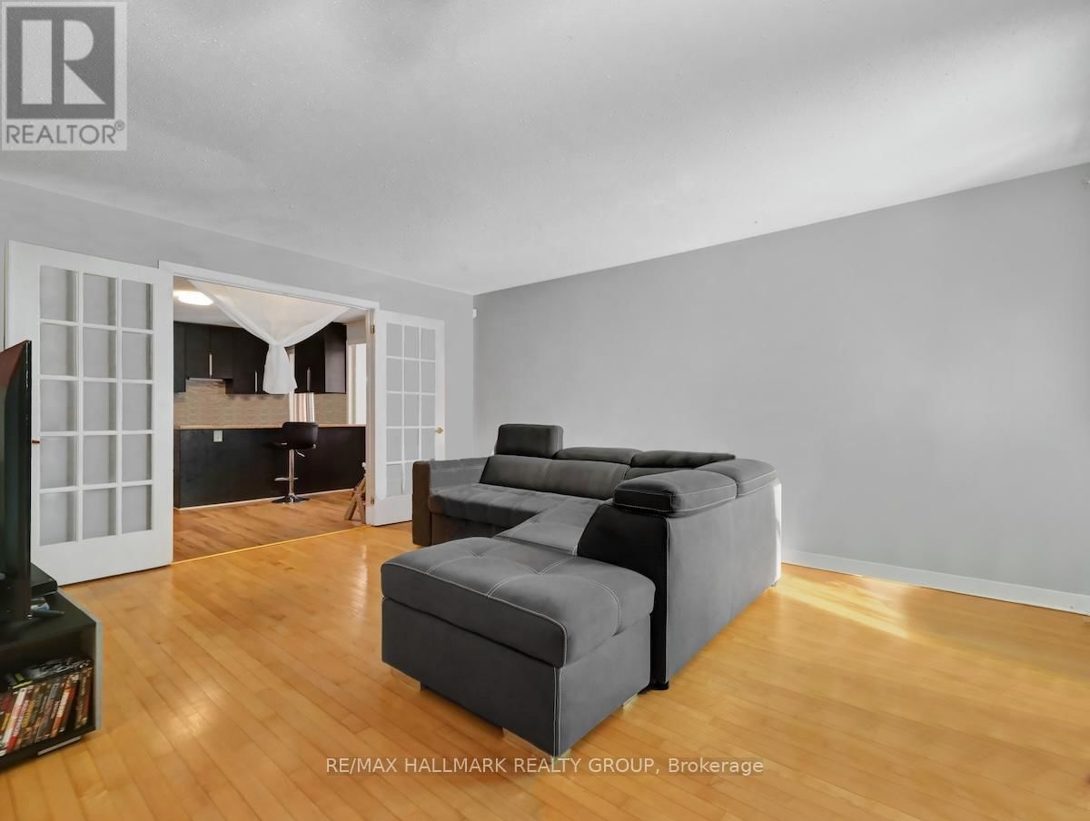 375 ST. DENIS STREET Image 2