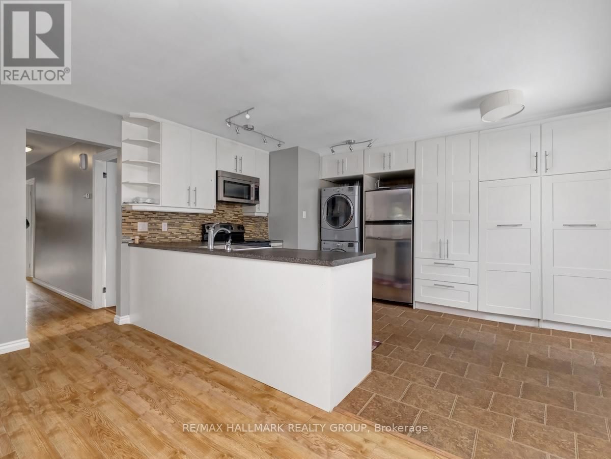 375 ST. DENIS STREET Image 20