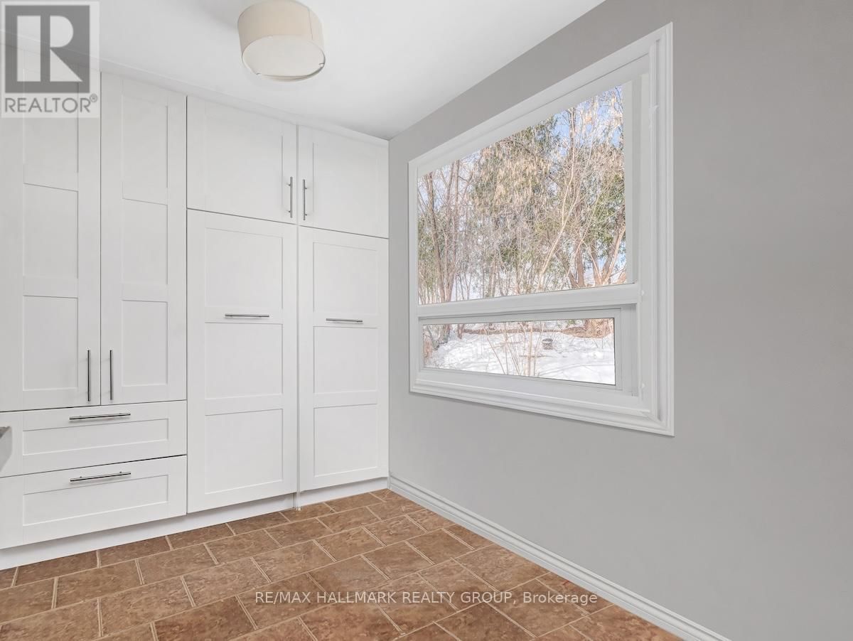 375 ST. DENIS STREET Image 23