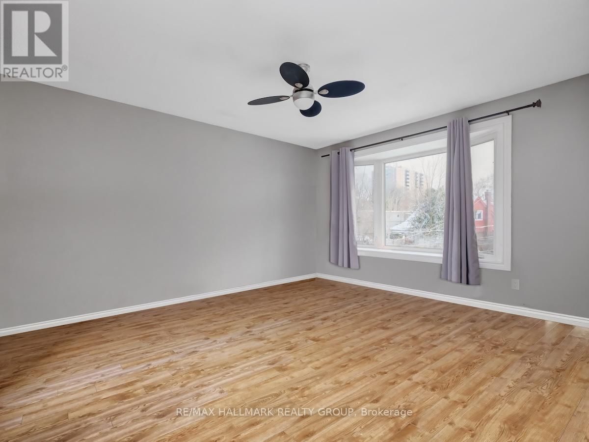375 ST. DENIS STREET Image 25