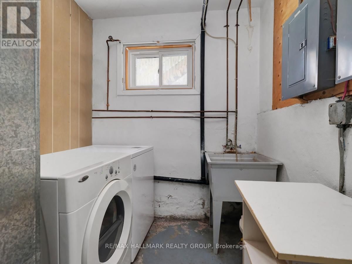 375 ST. DENIS STREET Image 28