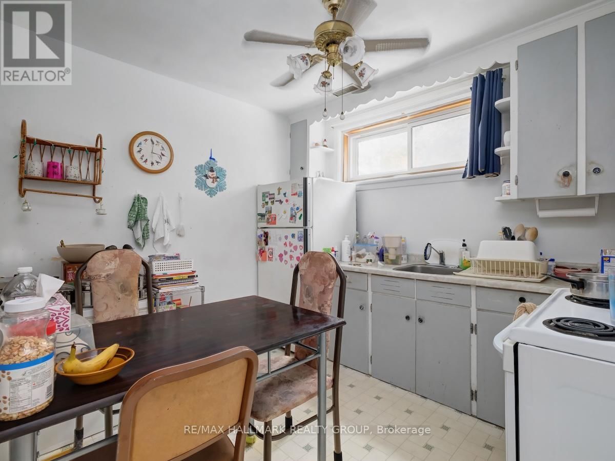 375 ST. DENIS STREET Image 32