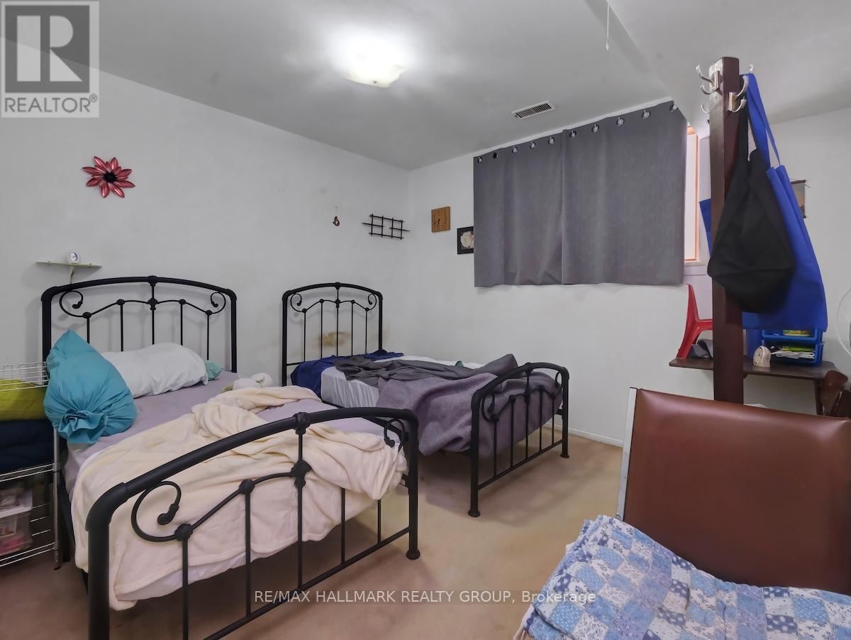 375 ST. DENIS STREET Image 33