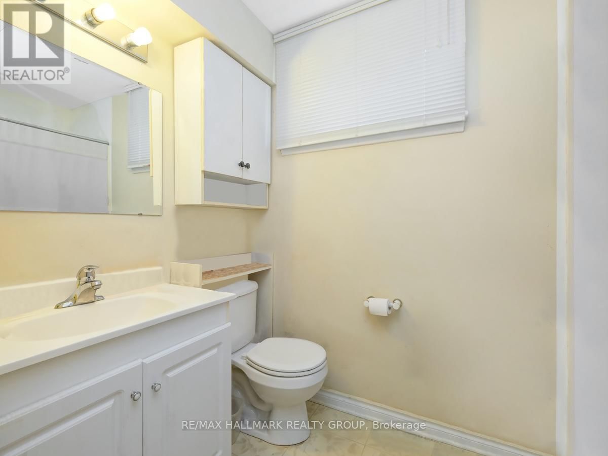 375 ST. DENIS STREET Image 34