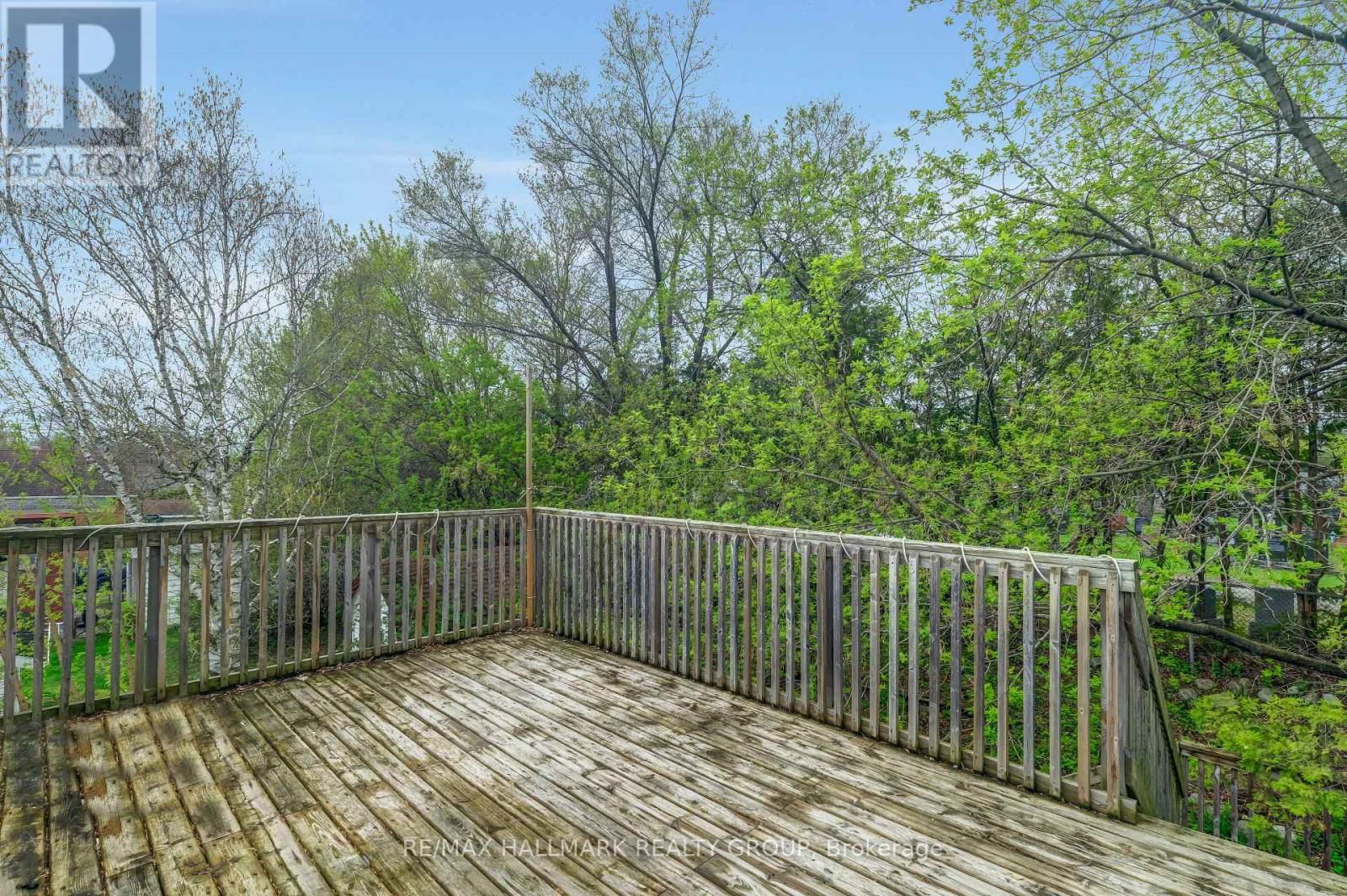 375 ST. DENIS STREET Image 37