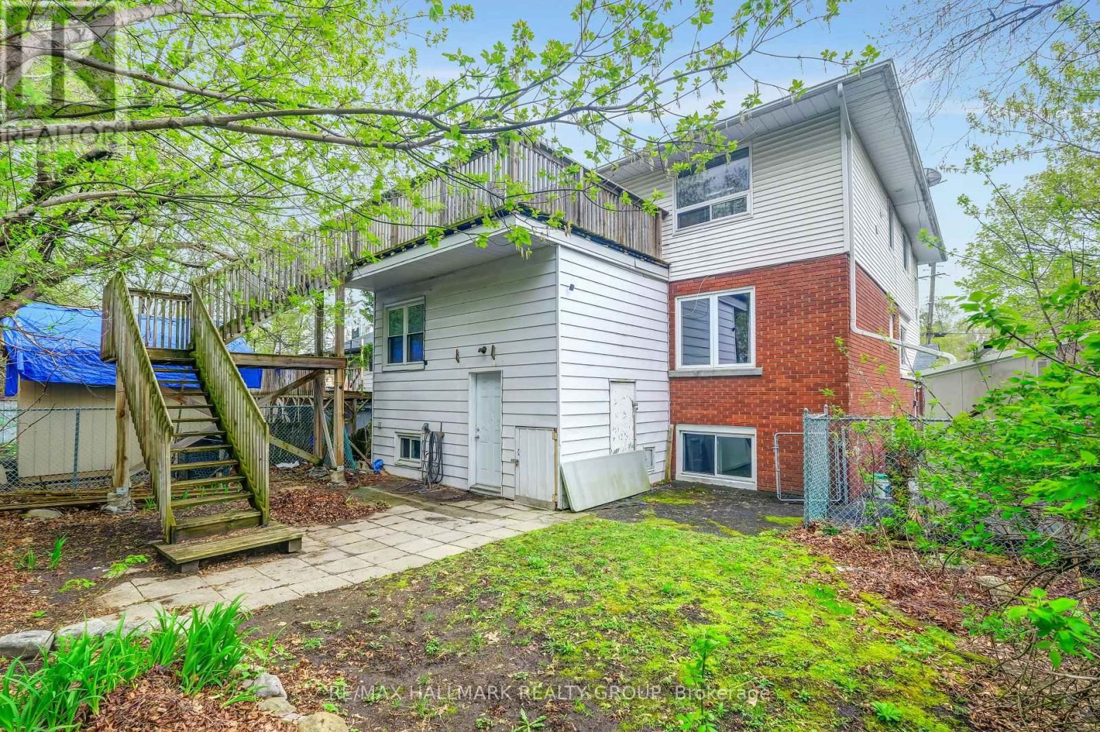 375 ST. DENIS STREET Image 38
