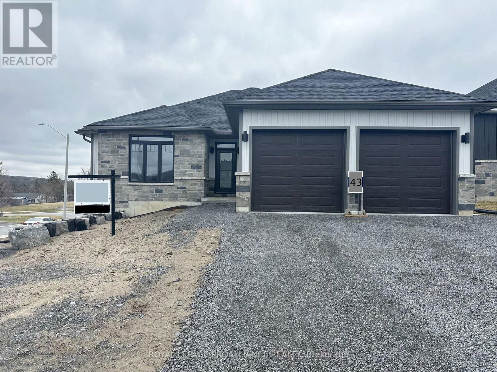 47 ROSEWOOD DRIVE Image 1