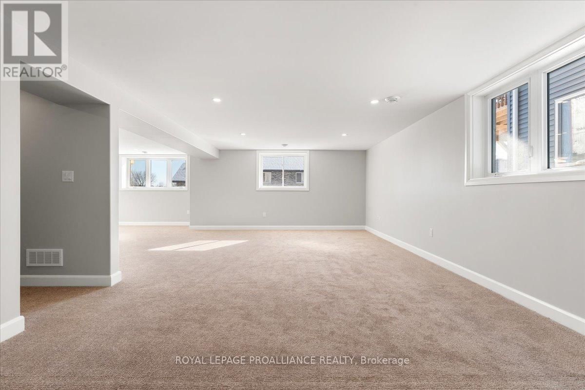 47 ROSEWOOD DRIVE Image 32