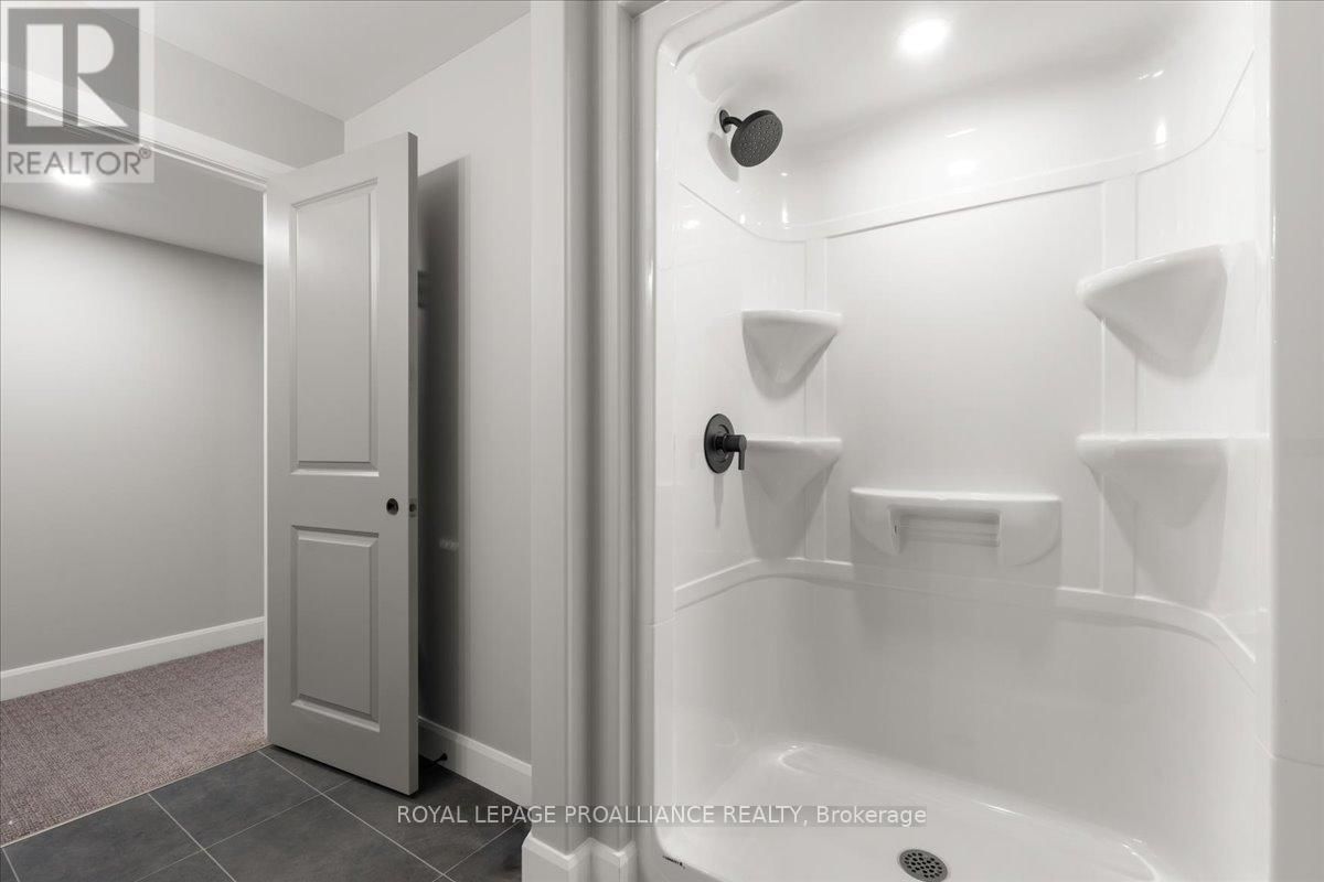 47 ROSEWOOD DRIVE Image 41