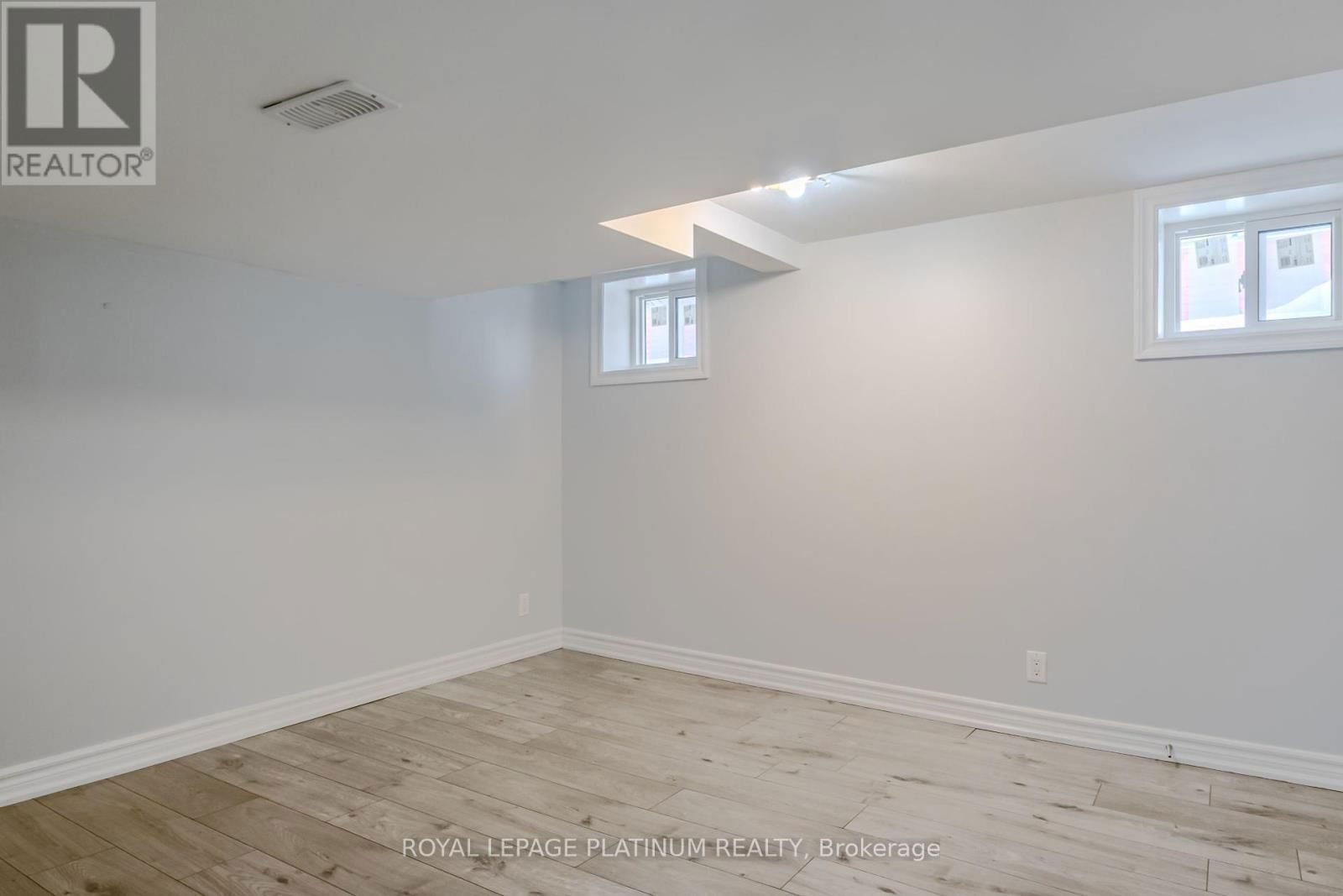 44 TROY STREET Image 23
