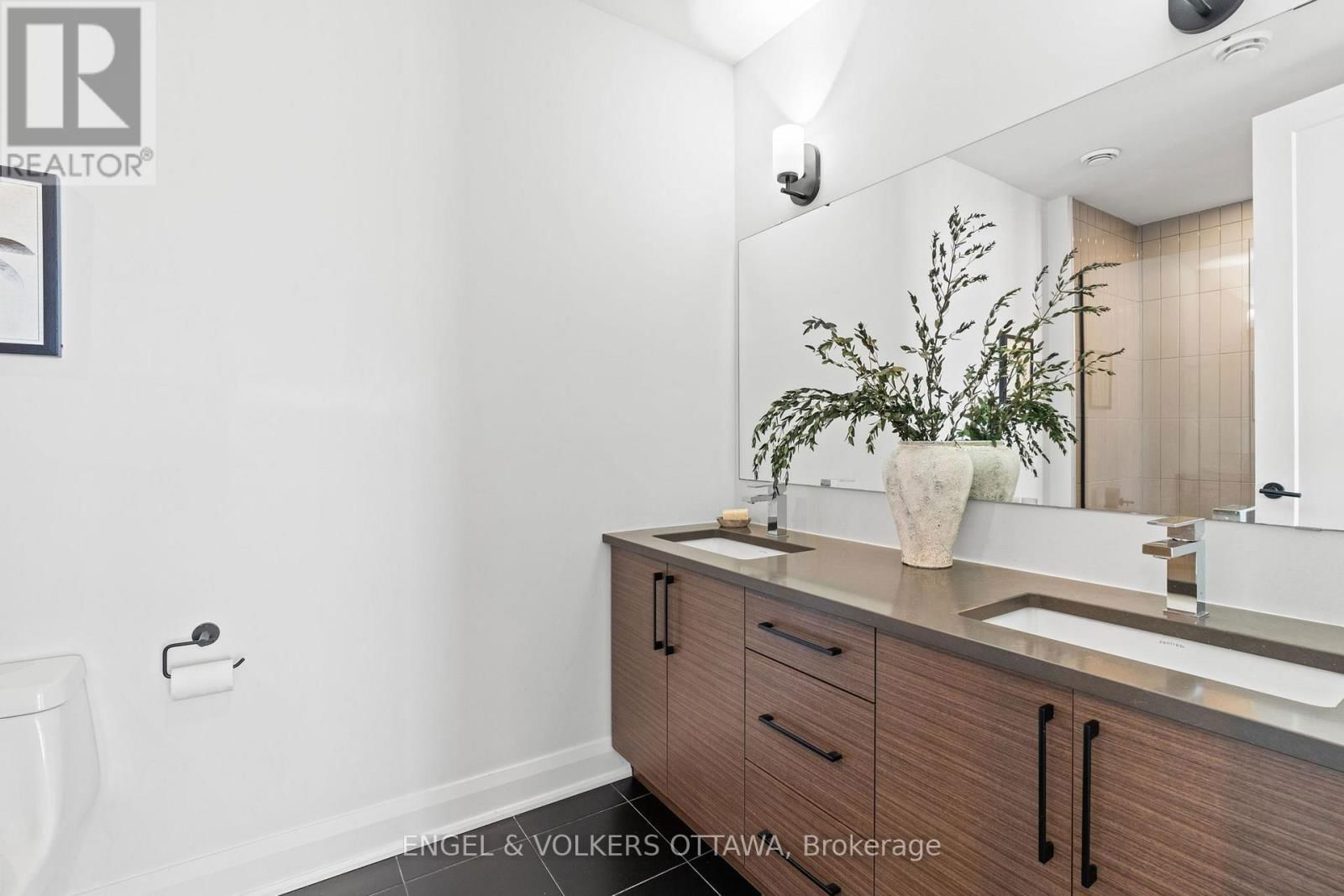 301 - 100 CORTILE PRIVATE Image 14
