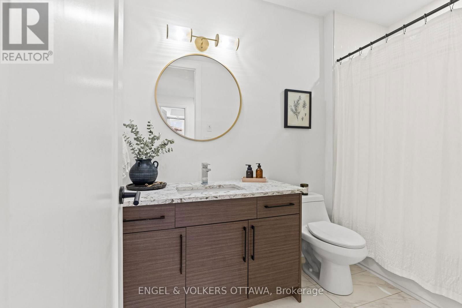301 - 100 CORTILE PRIVATE Image 17