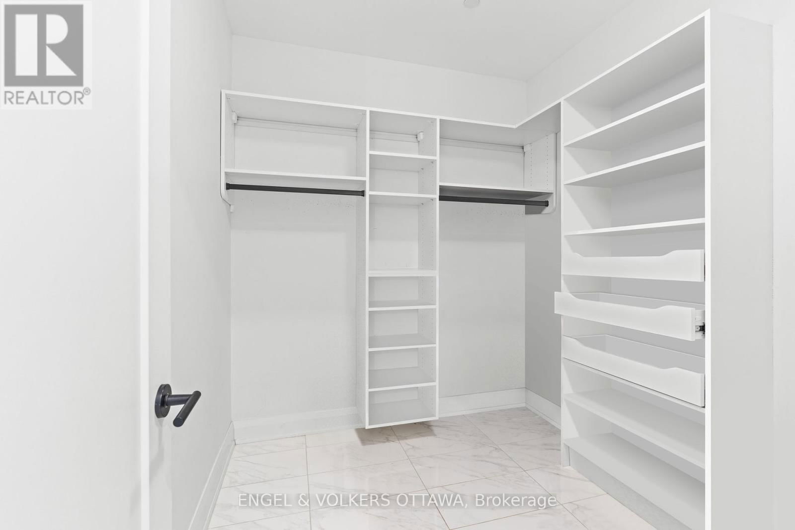 301 - 100 CORTILE PRIVATE Image 18
