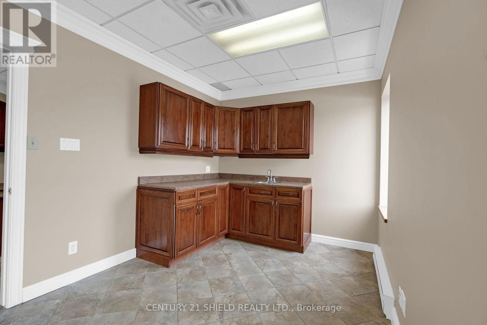222 - 820 MCCONNELL AVENUE Image 7