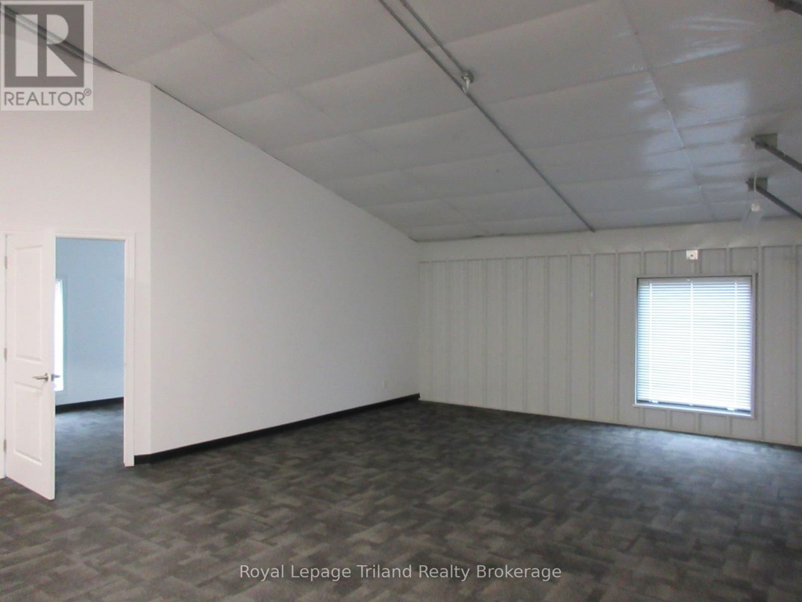 5 - 1099 COMMERCE WAY Image 12